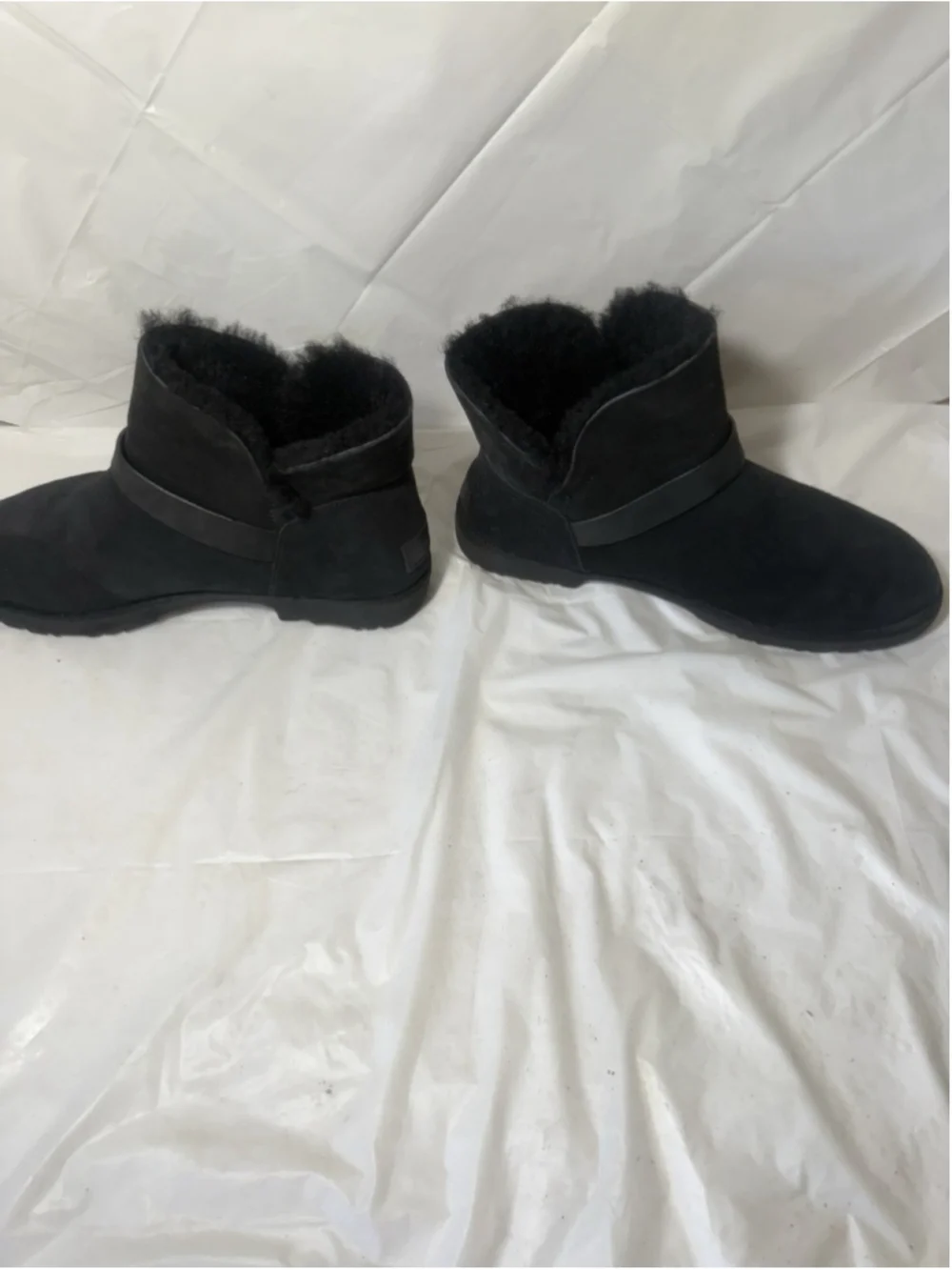 UGG Romely size 9 Black boot